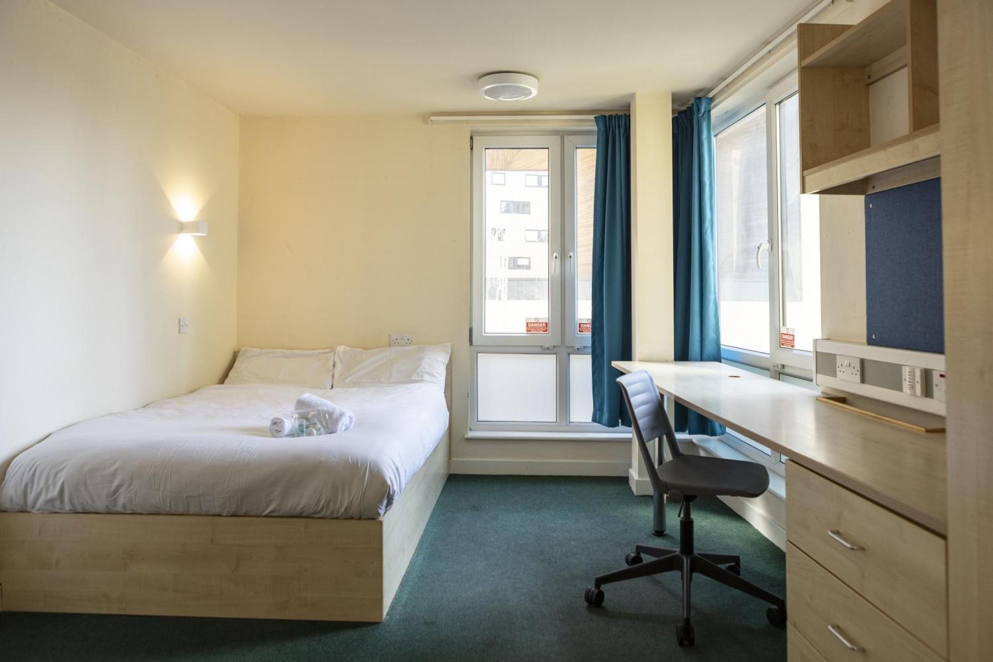 Burley Road Aparthotel Leeds  Exteriör bild