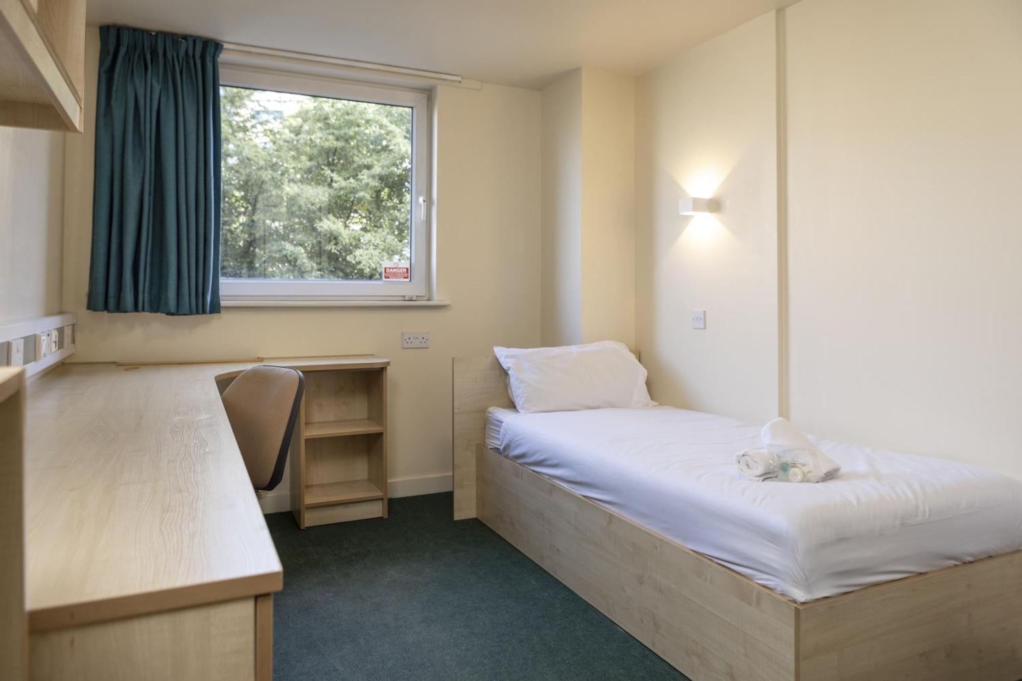 Burley Road Aparthotel Leeds  Exteriör bild